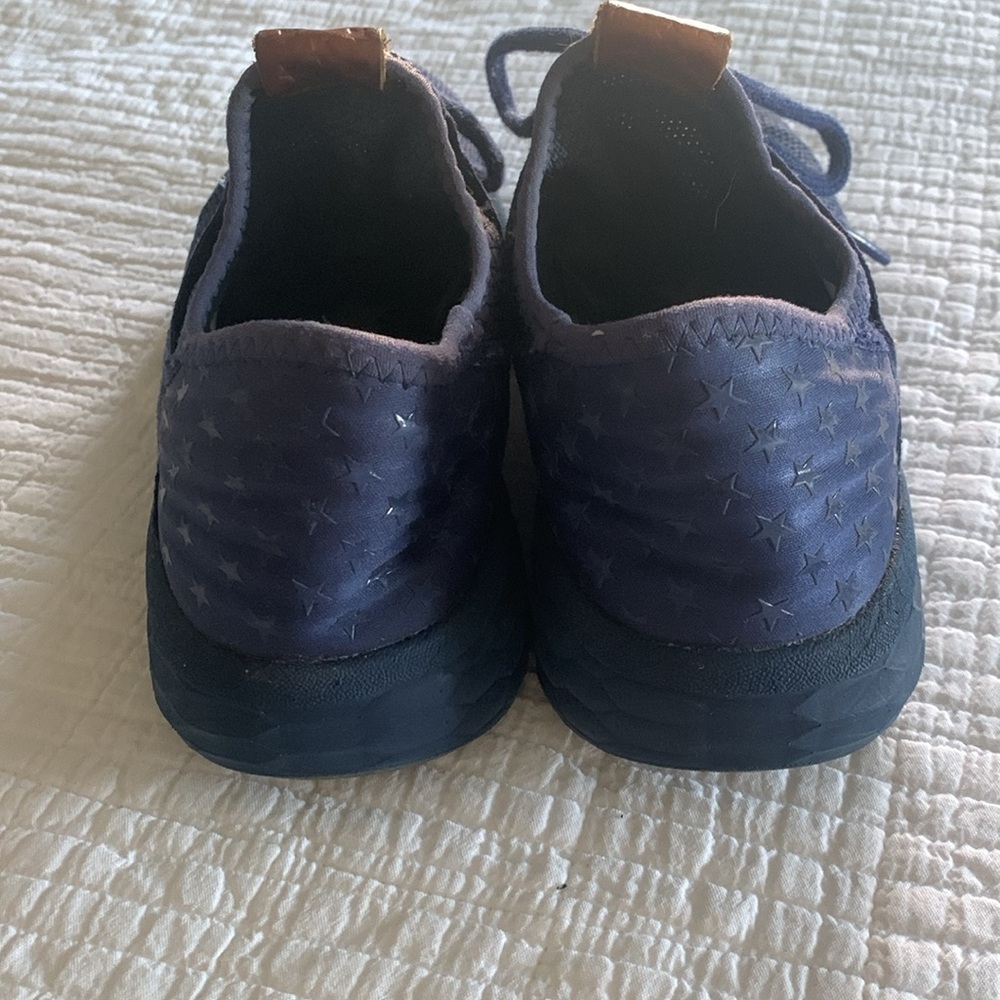 Sneakers - Picture 2 of 4